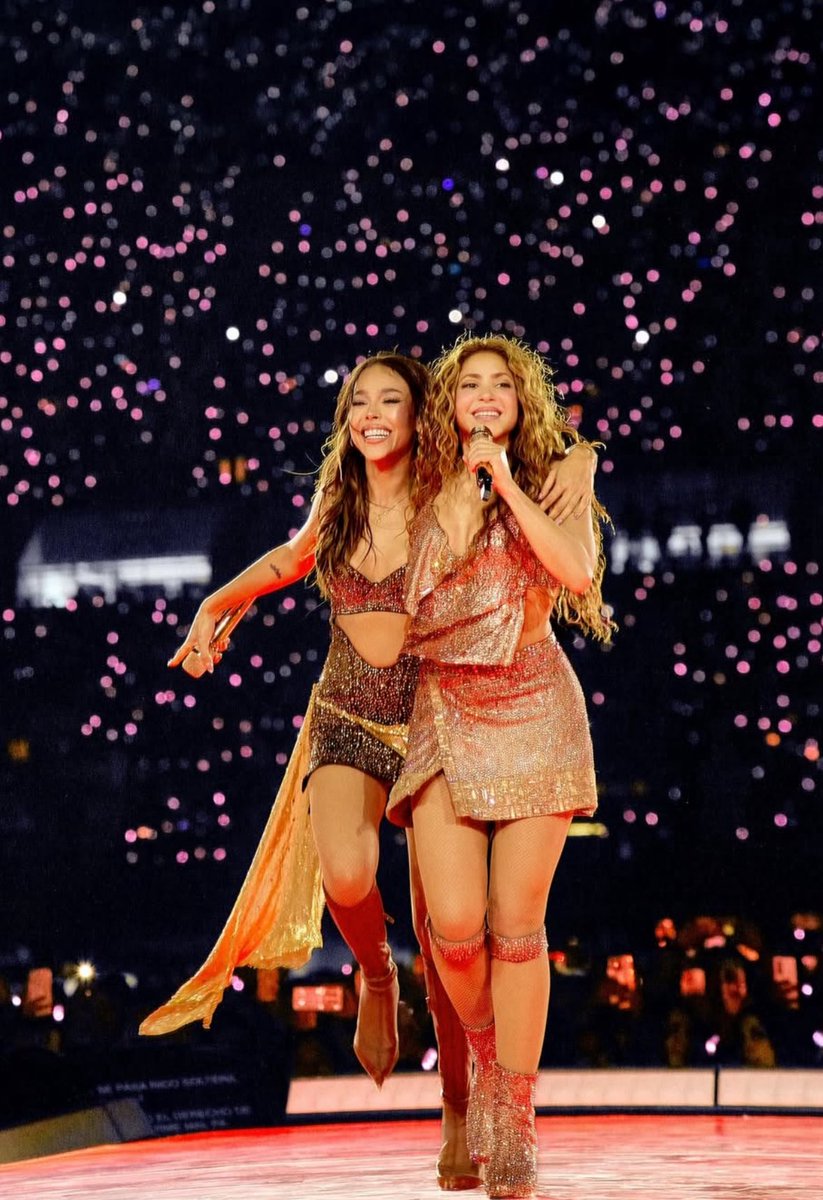 Shakira ha comentado en la más reciente publicación de Danna en Instagram