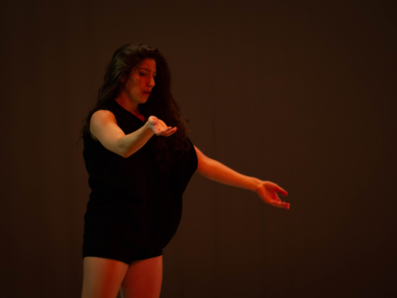 Hoy LA FORMA DISTORSIONA CONTINUAMENTE: REPETICIÓN, un proyecto de Jenny Ocampo, Sara Idarrága, Santiago Botero y Combustión Espontánea, en @espaciolabarca. Más info en la sección Cartelera Teatral de Kioskoteatral.com: kioskoteatral.com/cartelera-teat…