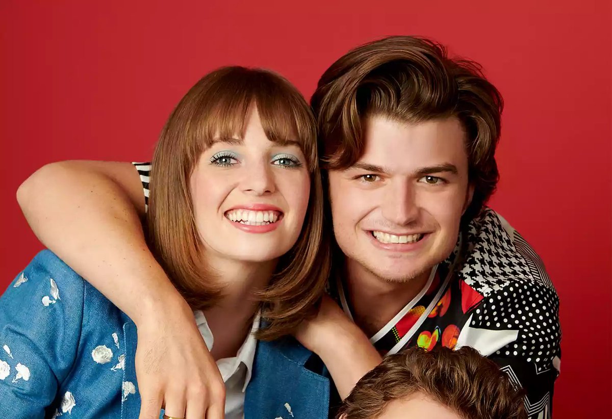 girlwreckage's tweet image. in an ideal world steve and robin would be in a sitcom where every season starts with them getting hired for a new job and ends with them being fired because all the episodes are just them finding ways to Somehow Be Really Bad at their jobs. and they look like this.