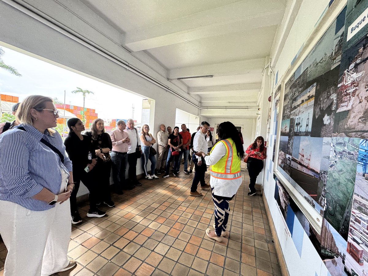 Nuestros empresarios barranqueños llegaron hasta el Puerto de Manzanillo, donde recorrieron sus instalaciones y conocieron de cerca la logística de sus operaciones, uno de los principales referentes portuarios de Panamá.