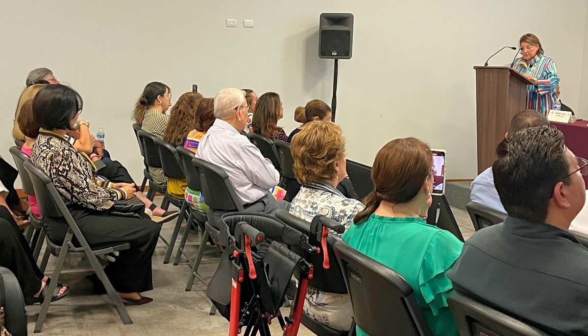 Con orgullo acompañé a mi amiga <a href="/baranzinih/">ABH</a> en su toma de protesta como Presidenta del Patronato de la Costa de Hermosillo. 

Su compromiso con la comunidad es ejemplo de 
liderazgo que inspira y suma voluntades.

Estoy segura de que hará un gran trabajo.

¡Felicidades, Ana!