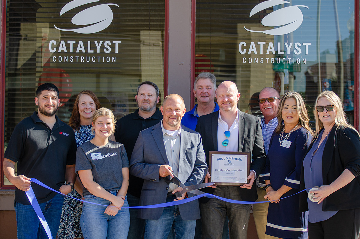 Another ribbon cutting in the books! ✂️ The HS team was proud to help Catalyst Construction celebrate with the Sioux Falls Chamber of Commerce. From planning to details, we handle it all—so you can enjoy the moment. Got a big event coming up? Let’s make it one to remember.