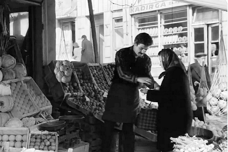 bunyaminbulut61's tweet photo. Eski İstanbul' dan, "Vesikalı Yarim" den arta kalan güzel bir köşe daha zamana dayanamadı. Halil' in manavı artık bir cafe. Her görüşte gülümseten bu köşe bu gün üzdü beni. "Kalbimi kıra kıra, bıraktın bir hatıra" şarkısı sürekli aklımda...
@matruskaninhici @kulluk_kahvesi https://t.co/76ayB1wos6