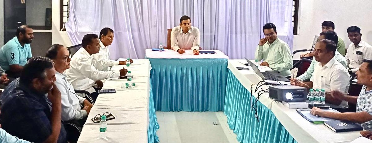 InfoAhilyanagar's tweet image. १/२- श्रीरामपूर औद्योगिक क्षेत्रातील उद्योजकांचे प्रश्न तातडीने सोडवण्याचे, स्वच्छता राखण्याचे व अतिक्रमणांवर कारवाईचे निर्देश जिल्हाधिकारी डॉ. पंकज आशिया यांनी दिले. अग्निशमन केंद्र, रस्ते, पाणीपुरवठा यासह मूलभूत सुविधा उपलब्ध करा. #IndustrialDevelopment #Ahmednagar
