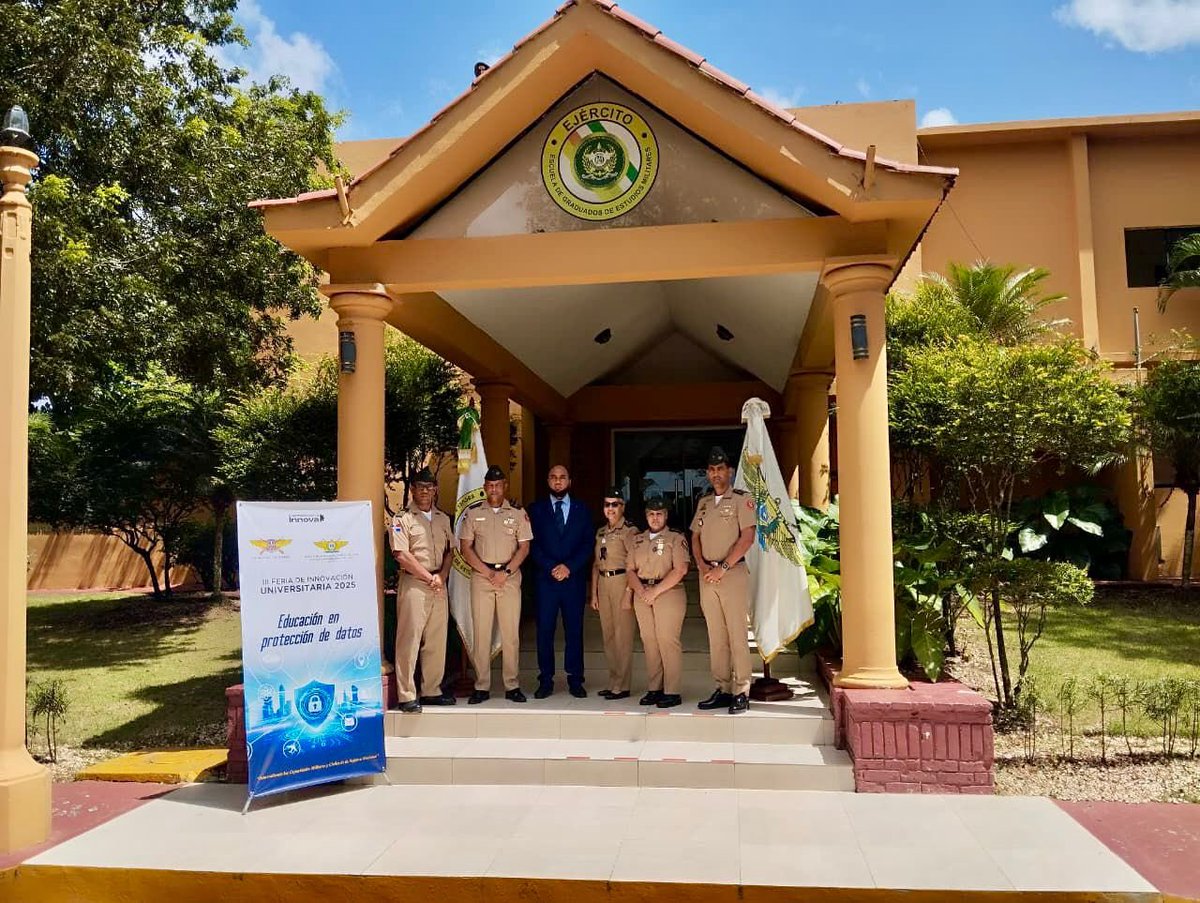 UNADE_RD's tweet image. La @unade_rd celebró la III Feria INNOVA 2025 con el respaldo del Ministro de Defensa, Tte. Gral. Carlos Antonio Fernández Onofre, ERD.
Una jornada dedicada a promover la innovación, la ética y la investigación aplicada en defensa y seguridad.