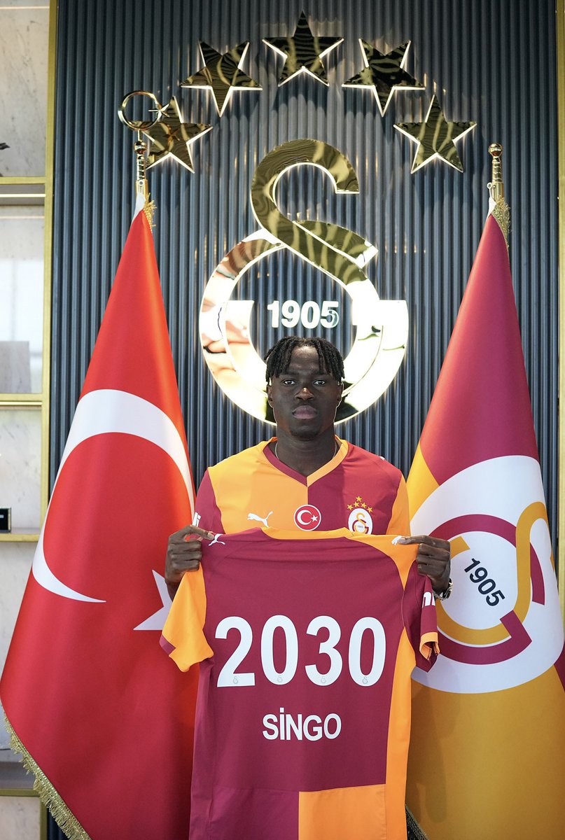 Galatasaray officially announce Wilfried Singo on a 5years contract. This is a very big signing for Galatasaray! Heavy Pull. 

- Singo was PSG first choice but he has been in negotiations with Galatasaray for months and they went for Zabarnyi. He also had offers from Top European