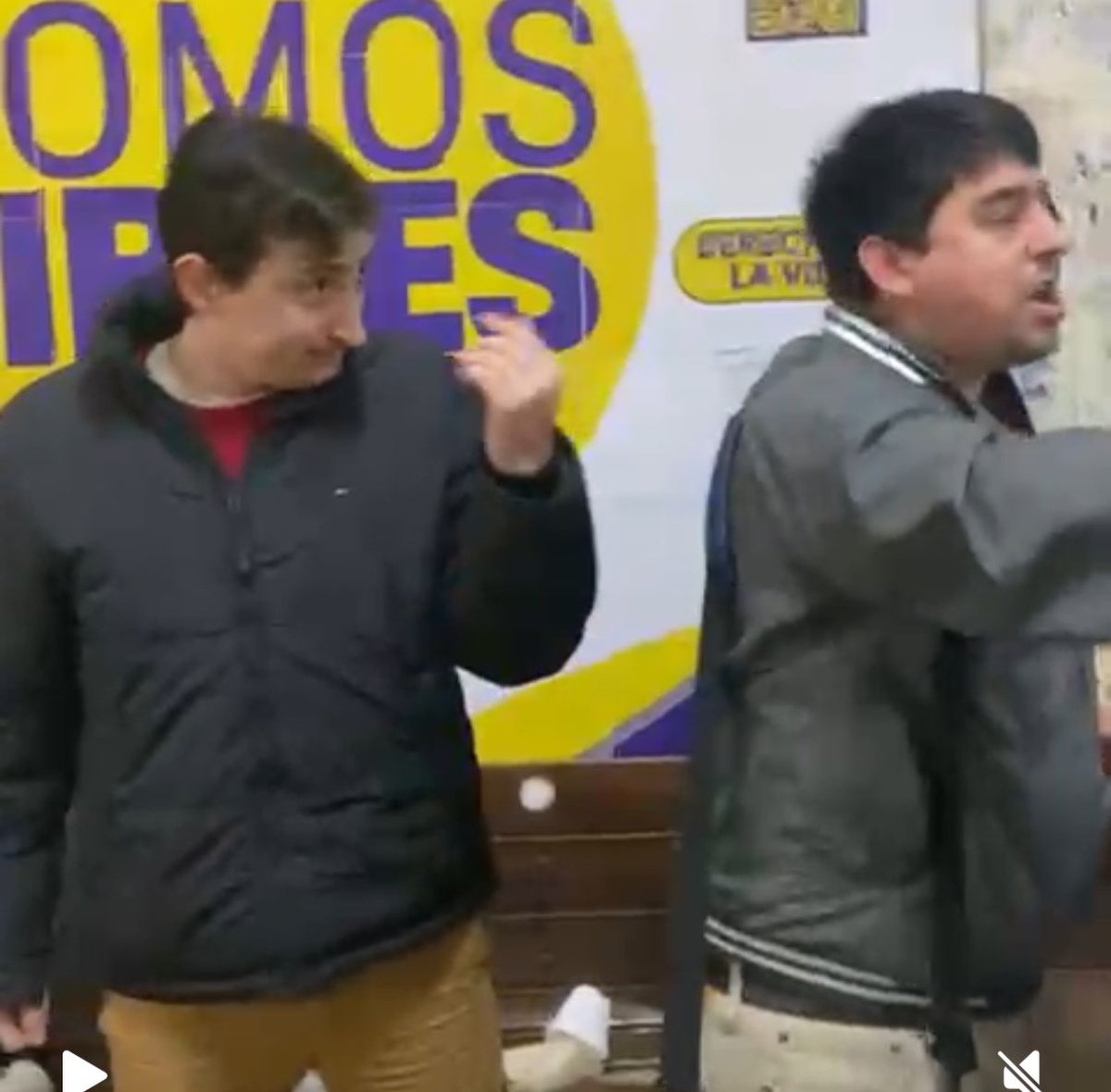 porqetendencias's tweet photo. "SE CAGÓ"

Porque un libertario vandalizó una mesa peronista en la Facultad de Derecho, invitó a pelear, y luego se hizo caca encima de forma literal https://t.co/eYzOiaDHH2
