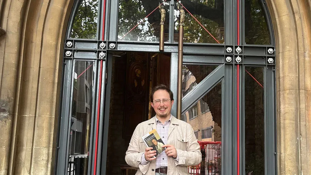 The media is wrong about the Church.

‘Churches have been vilified in the media, repeatedly, over many years,’ says Theos researcher, George Lapshynov, explaining his personal motivation for starting a project that you can read about in the report 𝘍𝘳𝘰𝘮 𝘚𝘵𝘳𝘢𝘯𝘨𝘦𝘳𝘴 𝘵𝘰