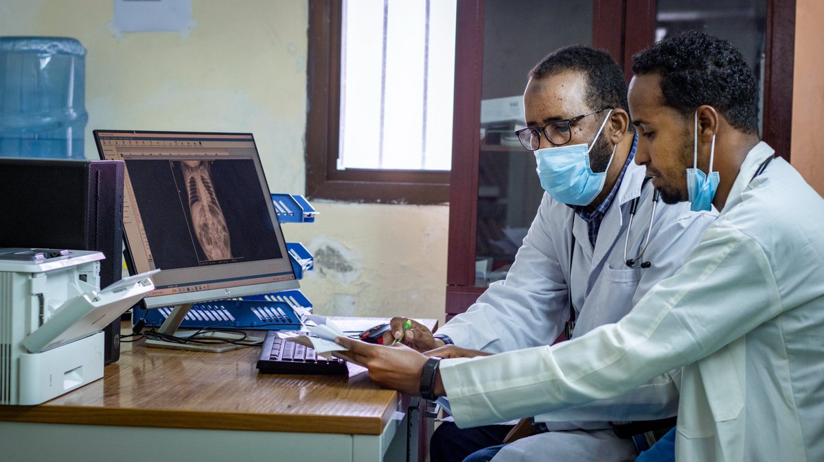 Migration is not just about leaving, it can also be about returning to rebuild.

In #Somalia, more than 400 professionals from the diaspora have come back, bringing skills and vision to classrooms, hospitals, and ministries.

That’s the power of renewal. 

iom.int/ZYM