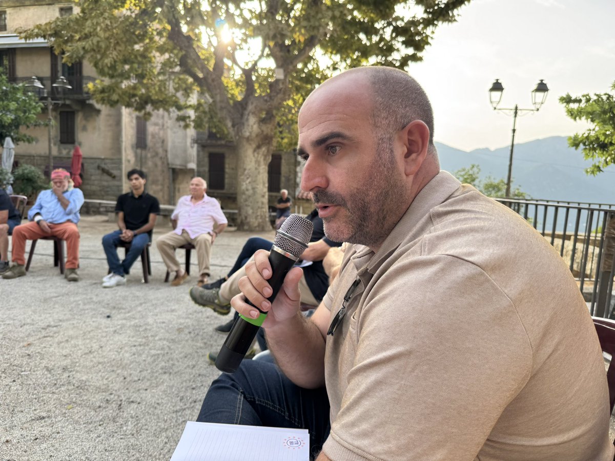 Partitu_FemuAC's tweet photo. In Santa Lucia di Tallà, pà risponda à i dumandi di a ghjenti di u paesi in giru à l’Autunumia è l’attualità pulitica.

À traversu i Cuntrasti di l’Autunumia, Femu a Corsica cuntinueghja di girà in i paesi pà andà à u vosciu scontru è pà risponda à i vosci quistioni. 

Ringraziemu à u merri Jules Bartoli pà l’accolta, i merri di l’Alta Rocca prisenti è tutti i paisani. 

Autunumia pà a Corsica !