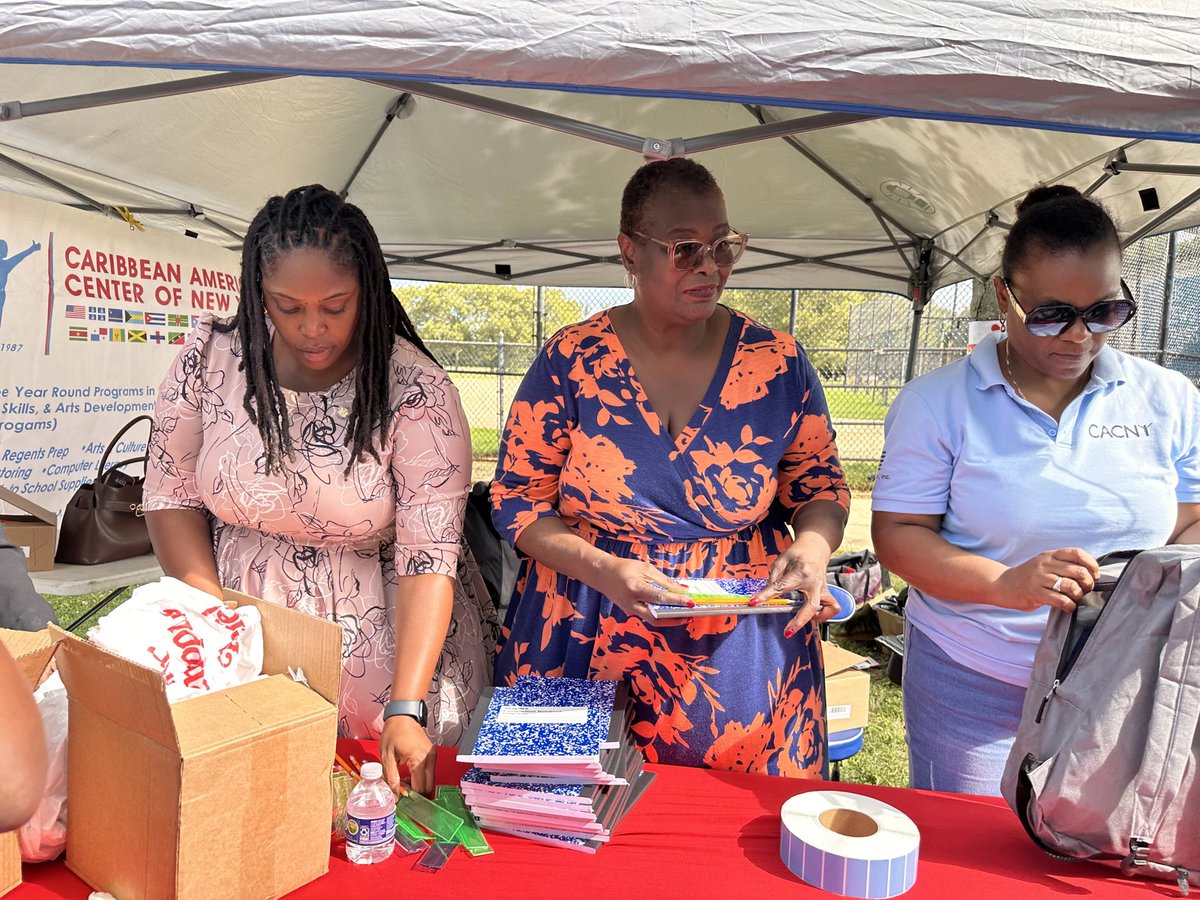 NYSLWC's tweet photo. Nothing like a summer of giving back! ☀️

Chair Jackson visited District 19 home of Senator Roxanne Persaud during her annual back to school give back event! 

Investing in our children is not only by words but rather in action. Our kids are ready for the new school year!! https://t.co/NBGJMBAkvc