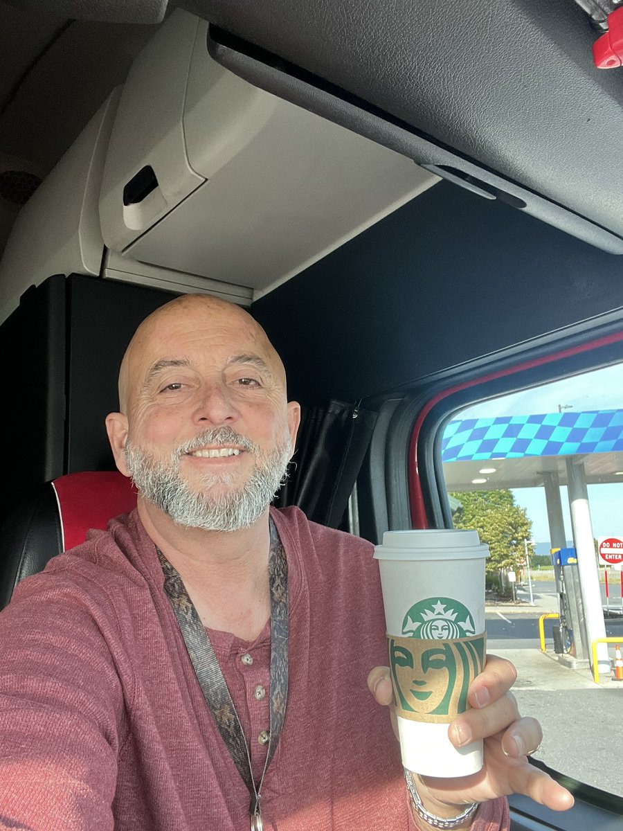 TruckerTony0903's tweet image. Driving through the mountains, listening to @1025TheBone and @MrMikeCalta show
Couldn't be better 
#fallisintheair #Pumpkinspicelatte
#cooltemps #Sunrise