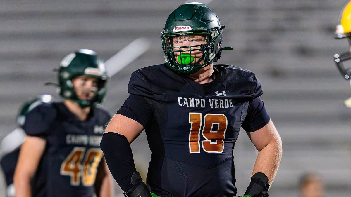 Campo Verde's Jones on fighting through the storm. D-I-bound lineman gains perspective after watching father overcome stage four cancer. #azpreps365 

azpreps365.com/articles/18592…