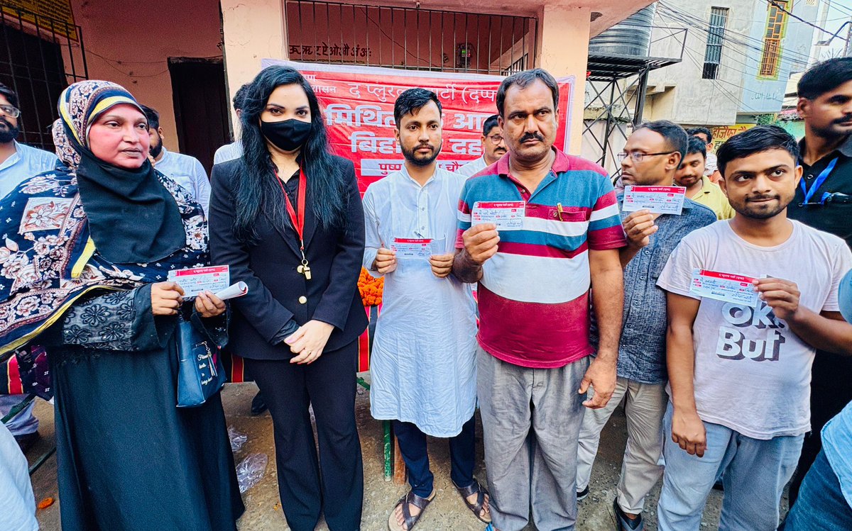 आज दरभंगा वार्ड-32 में “पुष्पम प्रिया चौधरी जनसंपर्क कार्यालय” का शुभारंभ हुआ जिसमें स्थानीय युवतियों ने बढ़-चढ़ कर हिस्सा लिया। नये दरभंगा का नया नेतृत्व पूरे बिहार का नेतृत्व करे, यही सबका संकल्प रहा।