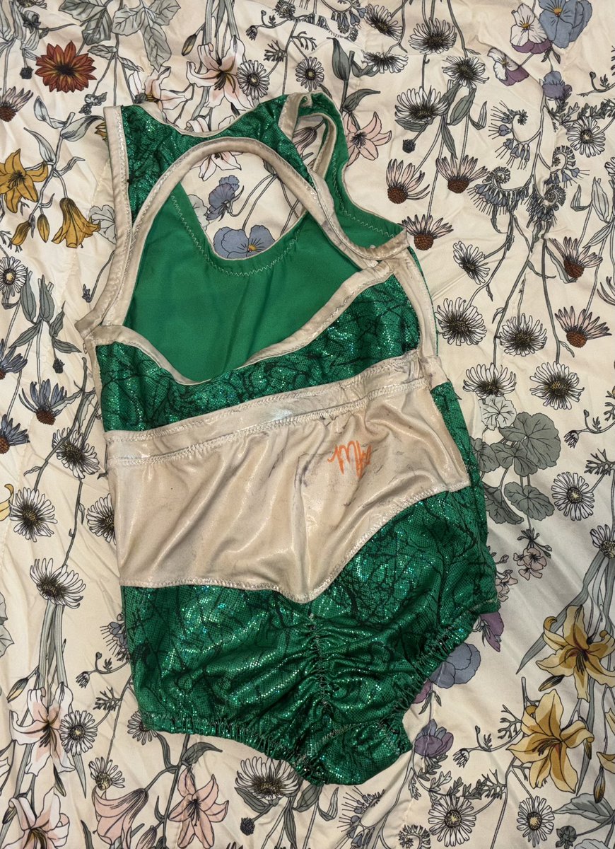 MilaJohnsonPro's tweet photo. ✨RING WORN GEAR FOR SALE✨

This set has been worn on PCW, SHINE, RVA, ACW, ACCW, and many more. 
I’ll be selling this set signed, and if you want for a little extra I’ll get it shadow boxed to persevere it with a signed 8x10. 
If you’re interested, DM me an offer!💚 https://t.co/0xH8xeXjkv