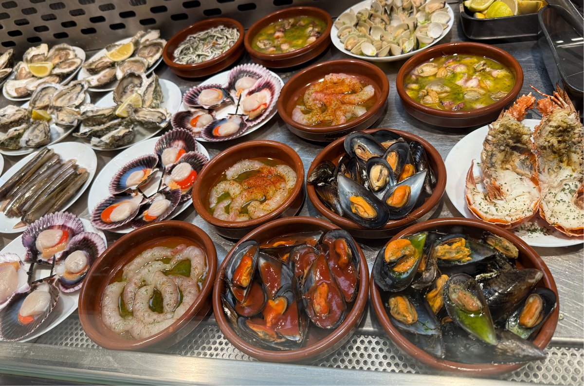 adj343's tweet image. 终于千辛万苦， 1百多公里赤日炎炎的徒步， 到了朝拜终点， ST SANTIAGO大教堂。好好吃吃海鲜和海鲜饭。