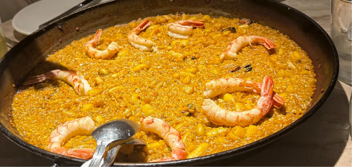 adj343's tweet image. 终于千辛万苦， 1百多公里赤日炎炎的徒步， 到了朝拜终点， ST SANTIAGO大教堂。好好吃吃海鲜和海鲜饭。