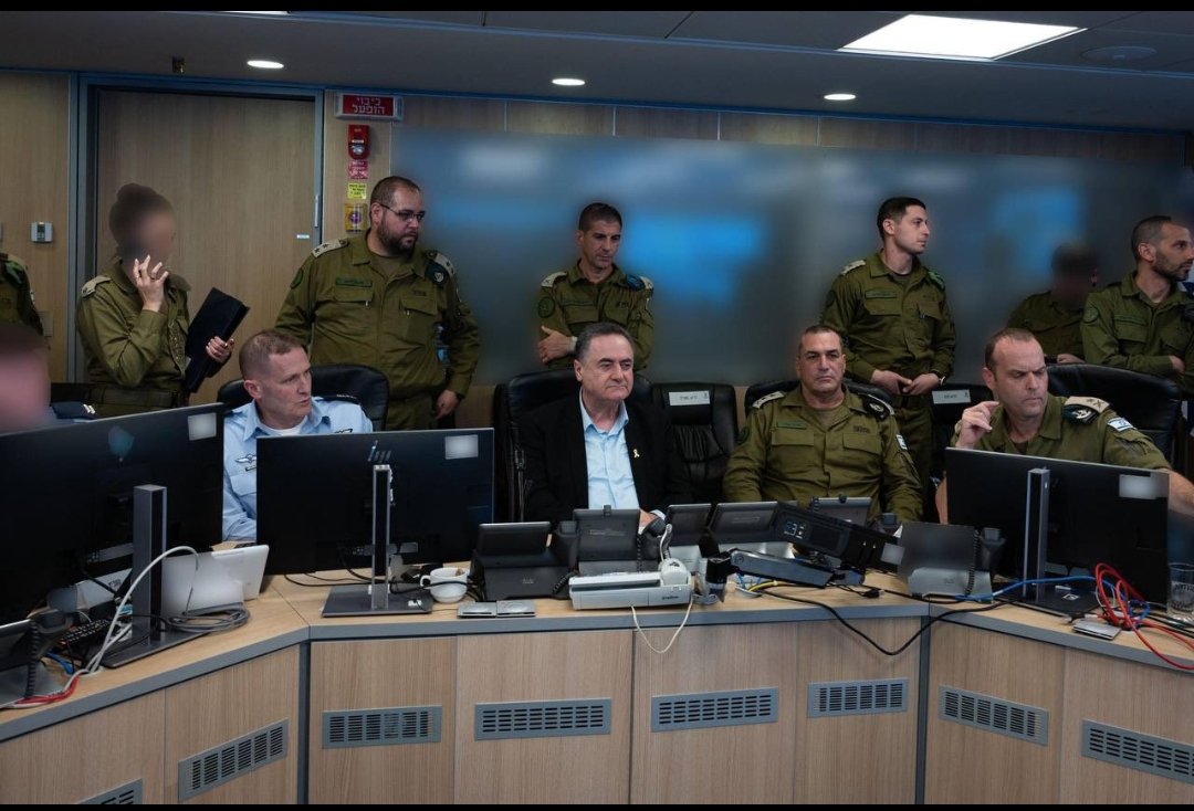 AjantaNews's tweet image. 🚨 BREAKING NEWS 🚨

Israel’s Defense Minister Katz, alongside the Chief of Staff and top IDF commanders, was present in the operations bunker as the military conducted the strike in Yemen.

Follow us for more updates @AjantaNews

#BreakingNews #IsraelDefenseForces #IDF…