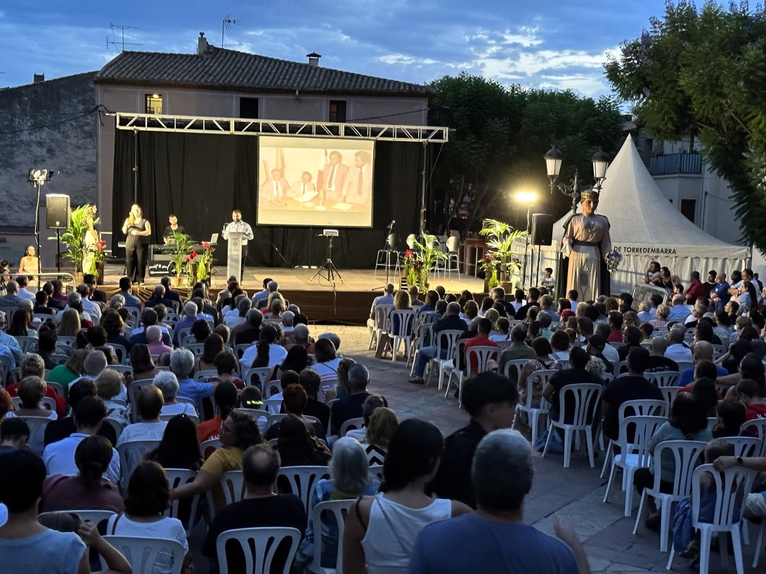 🩵 El pregó dels <a href="/nois1975/">Nois de la Torre</a> donarà el tret de sortida als dies forts de la festa major #Torredembarra #FMTDB
🕺🪩 Aquest divendres també hi ha el concert de <a href="/doctorprats/">Doctor Prats</a>  i la Festa Jove amb La Xatarra
➡️ona-latorre.cat/news/el-prego-…