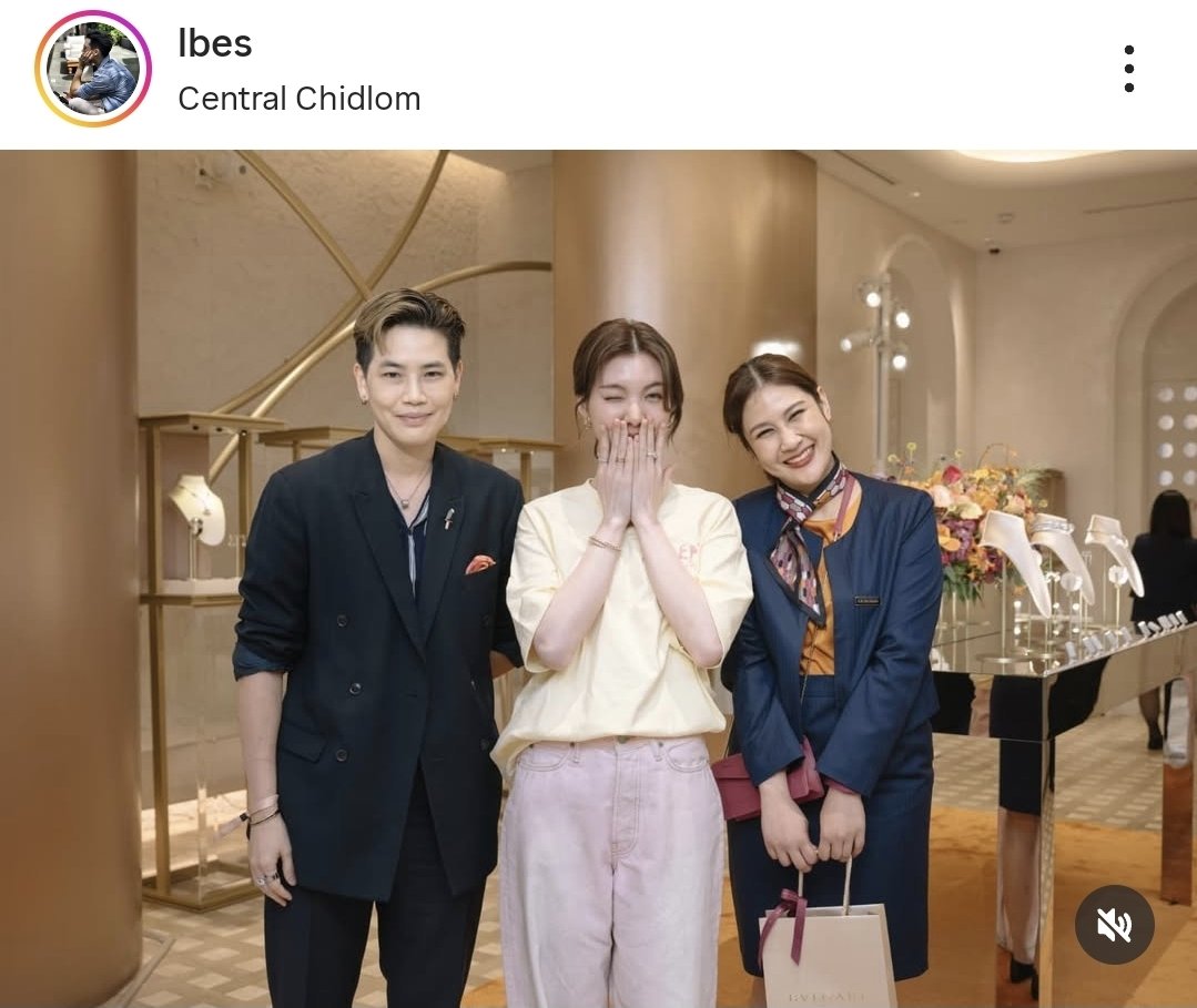 คุณหนูท่านเดินเข้าออกช้อปบุลการีเหมือนบ้านหลังที่ 2 มาก ✨️

#ออมกรณ์นภัส #ormkornnaphat