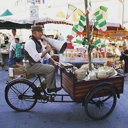 Does the end of August make you feel a little sad? Come to the Ancient Lastra a Signa Fair, just outside #Florence, for a dose of joy and beautiful things: historical re-enactments, traditional crafts, flavours of the past and present. feelflorence.it/en/events/anci… 
<a href="/VisitTuscany/">Visit Tuscany</a>