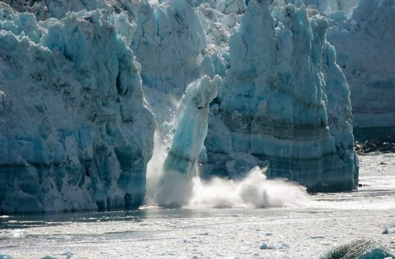 Wall Street’s AI bubble gets headlines, but there's important news about accelerating warming. New studies about abrupt Antarctic melting and a looming collapse of Atlantic ocean currents—flooding and chaos for millions are closer than we think. open.substack.com/pub/susanpcraw…