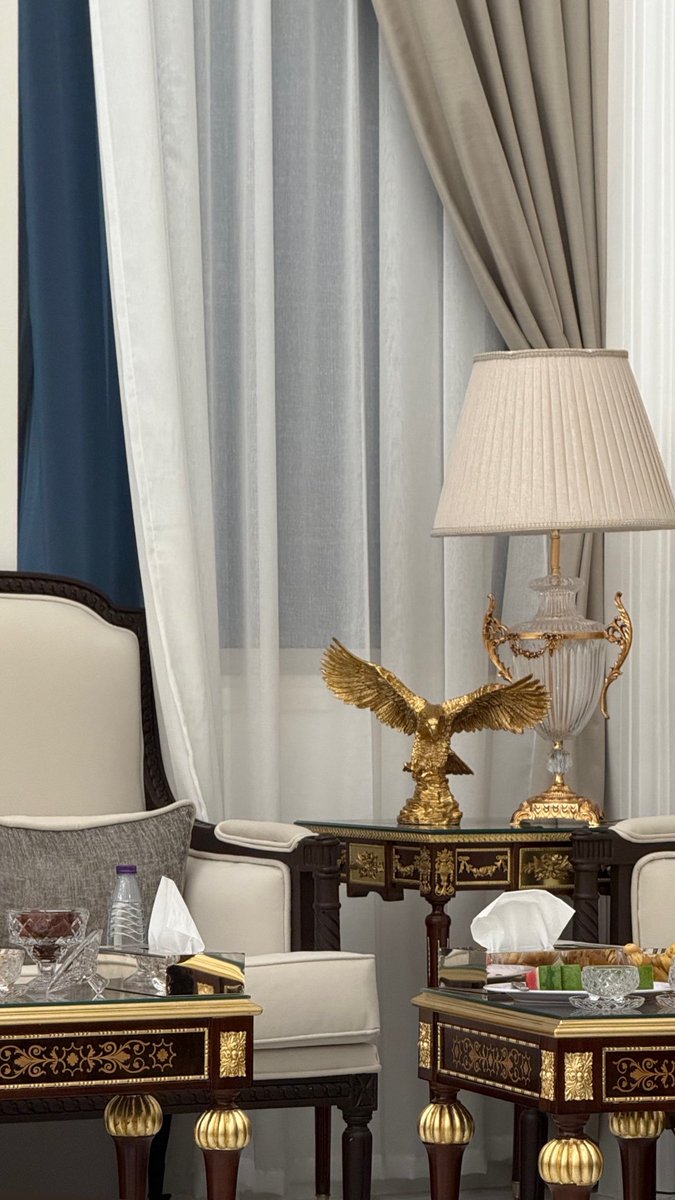 كرامتك .. علبة دواك الضروري 
لا بد ترفعها من يدين الأطفال !