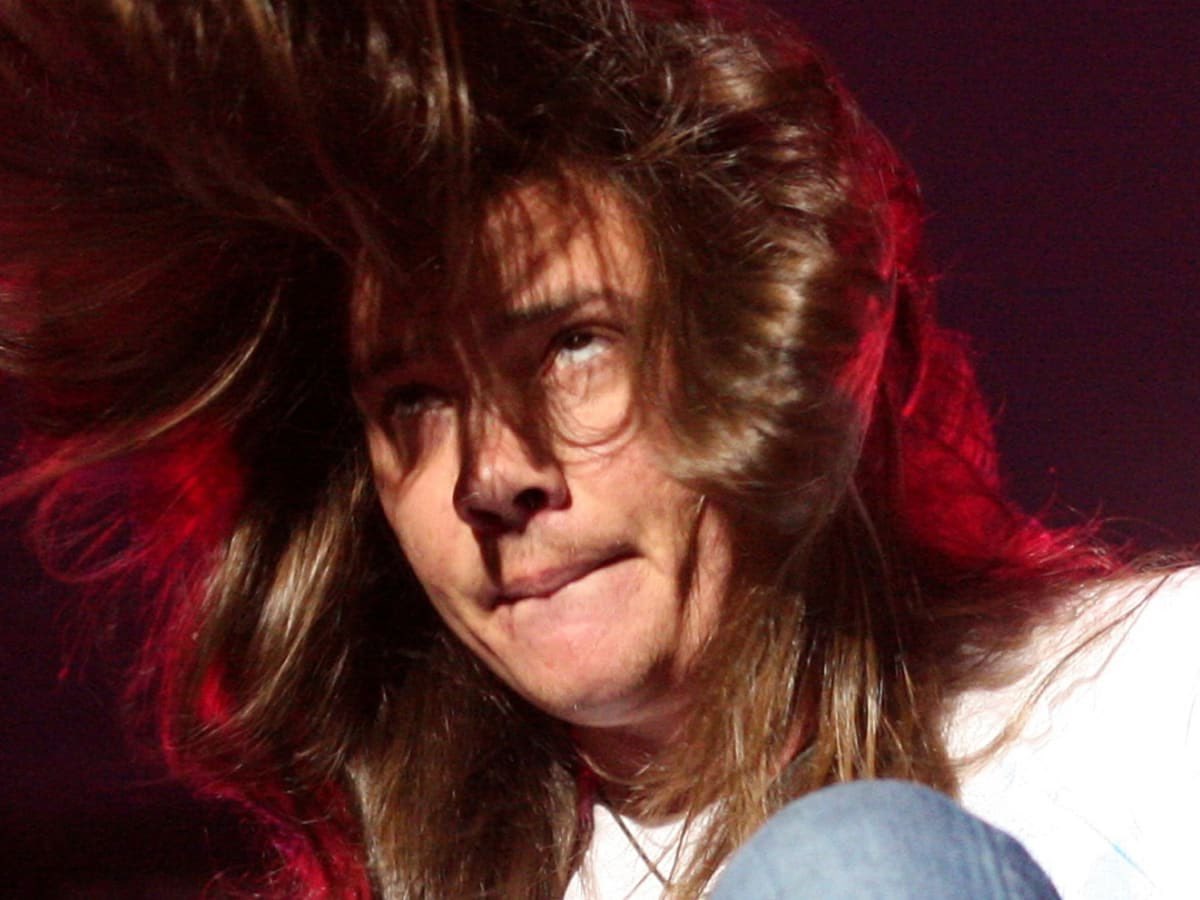 LeadingReport's tweet image. Singer Ronnie Winter says “If you voted for Donald Trump, do not come to my shows.”