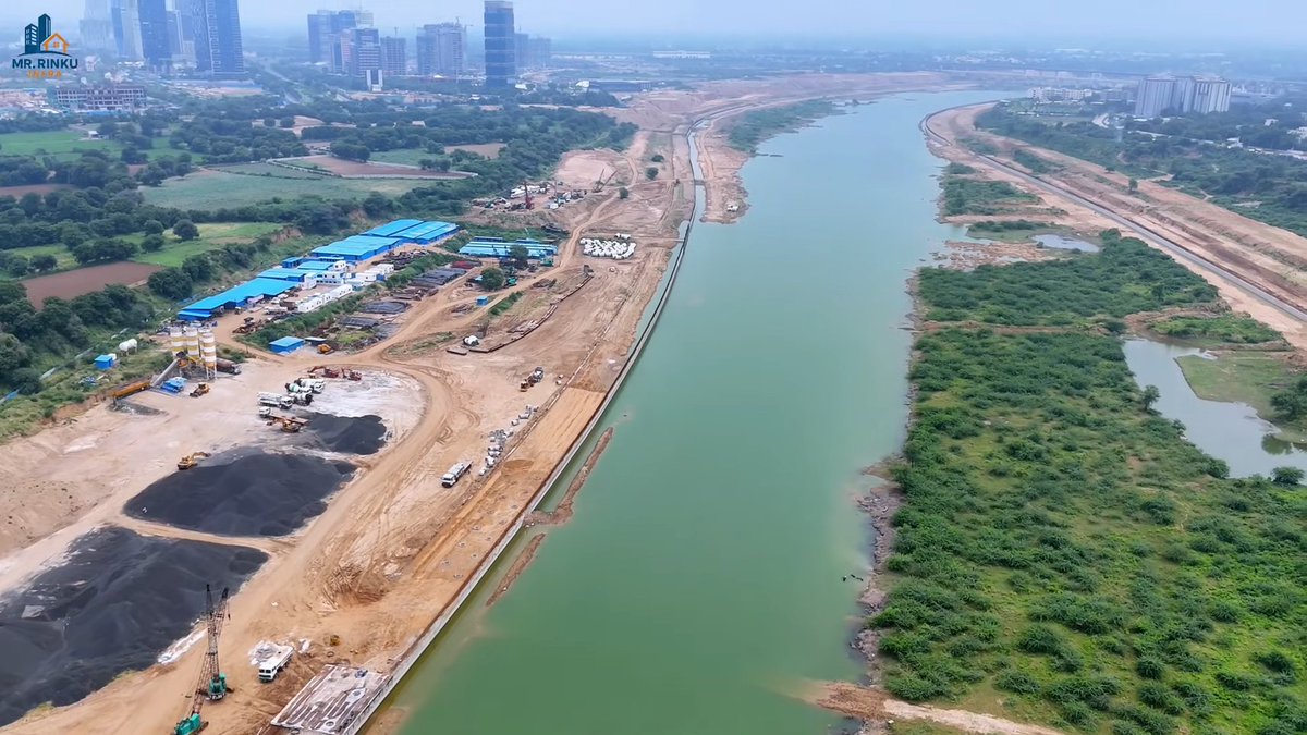 gujarat_plus_'s tweet image. Sabarmati Riverfront Phase 6 work is in full swing at GIFT City.

🔹Project: Sabarmati Riverfront Phase 6
🔹Location: GIFT City

📷 RinkuInfra

#SabarmatiRiverfront #GIFTCity #Gujarat #Infrastructure #Development
