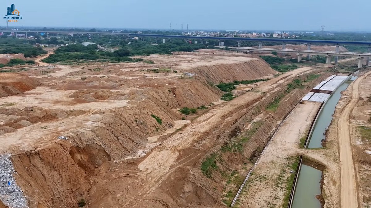 gujarat_plus_'s tweet image. Sabarmati Riverfront Phase 6 work is in full swing at GIFT City.

🔹Project: Sabarmati Riverfront Phase 6
🔹Location: GIFT City

📷 RinkuInfra

#SabarmatiRiverfront #GIFTCity #Gujarat #Infrastructure #Development