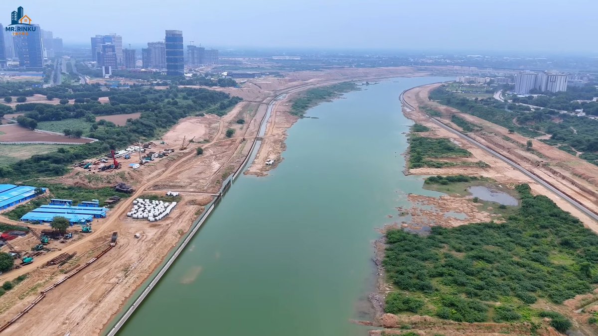 gujarat_plus_'s tweet image. Sabarmati Riverfront Phase 6 work is in full swing at GIFT City.

🔹Project: Sabarmati Riverfront Phase 6
🔹Location: GIFT City

📷 RinkuInfra

#SabarmatiRiverfront #GIFTCity #Gujarat #Infrastructure #Development