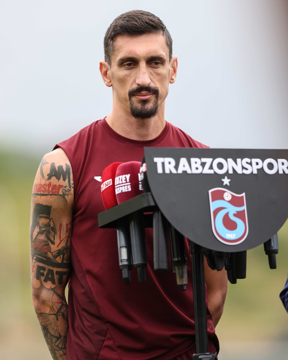 Saviç: “Taraftarlarımıza bir mesajım da olacak. Onlar stadyumu doldurduklarında ve bizim yanımızda olduklarında, aslında hep şunu söylerler: ‘Bir oyuncu daha varmış gibi oynuyoruz.’ derler. 

Ama bizim taraftarımız, bir oyuncu değil, sahada iki oyuncu fazlaymışız gibi oynamamızı