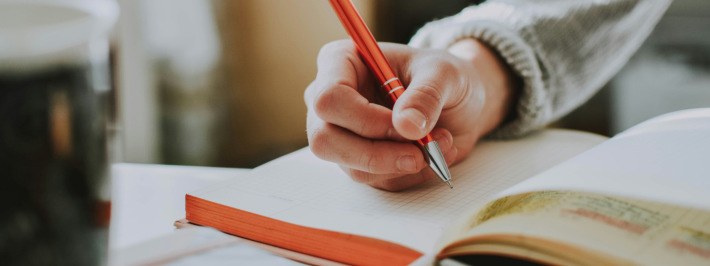 Why do so many American students rent an apartment in Kamloops instead of living in TRU residences? Find out: bit.ly/45TkpO5. #apartmentsforrent #studentliving #internationalstudentcanada #kamloops