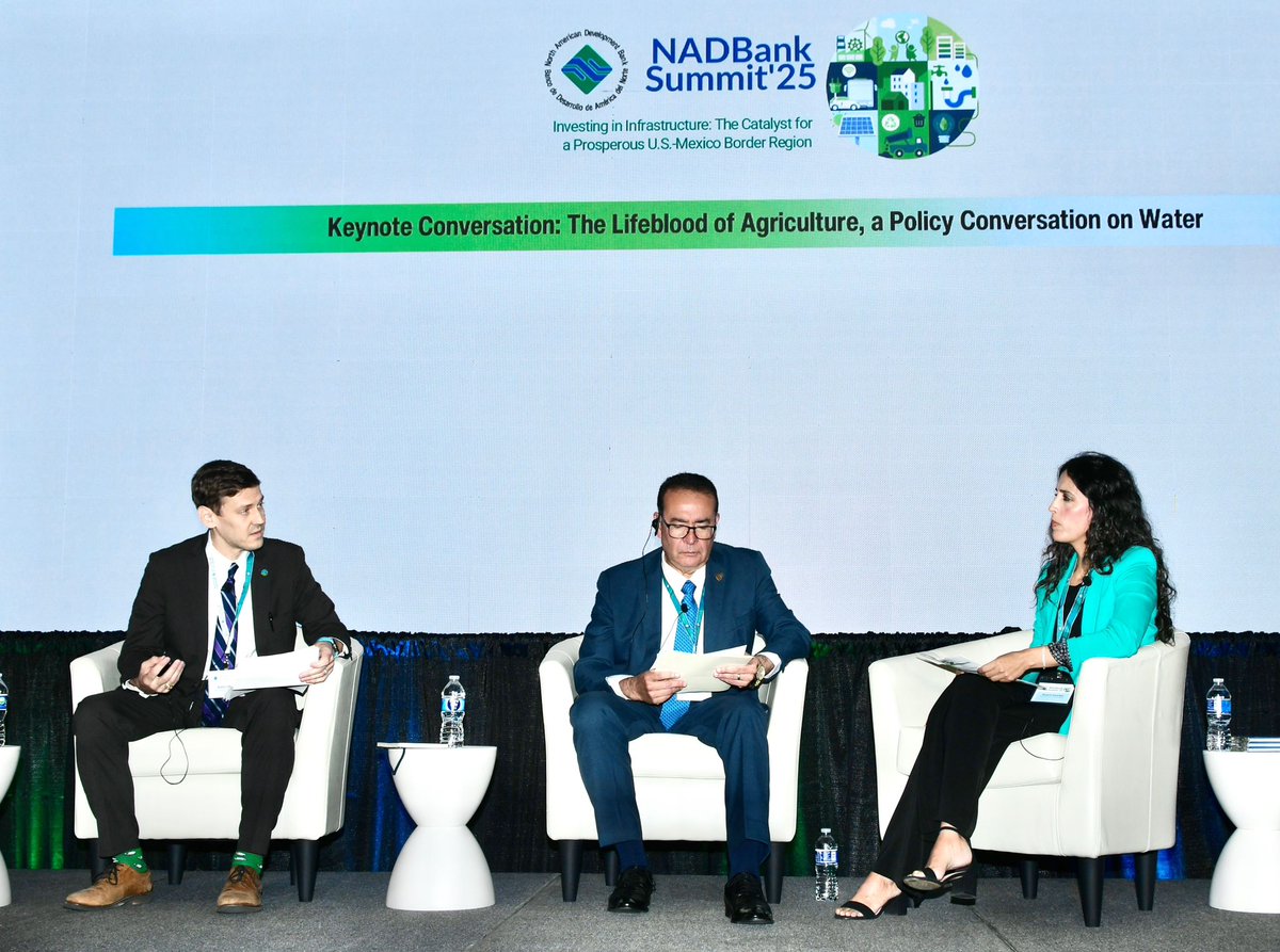 North American Development Bank (@nadb_bdan) on Twitter photo 🚜 Conversación Magistral: Agricultura y agua
En este panel moderado por @RosarioSanchez, directora del <a href="/BinationalWater/">Permanent Forum of Binational Waters</a> el Comisionado de <a href="/TCEQ/">Texas Commission on Environmental Quality</a> <a href="/BobbyJanecka/">Bobby Janecka</a> y <a href="/MarioMataC/">Mario Mata Carrasco</a> (<a href="/JCAS_CHIH/">JCAS</a>) destacaron el rol del agua y su conservación como base de la agricultura y la seguridad 🚜 Conversación Magistral: Agricultura y agua
En este panel moderado por @RosarioSanchez, directora del <a href="/BinationalWater/">Permanent Forum of Binational Waters</a> el Comisionado de <a href="/TCEQ/">Texas Commission on Environmental Quality</a> <a href="/BobbyJanecka/">Bobby Janecka</a> y <a href="/MarioMataC/">Mario Mata Carrasco</a> (<a href="/JCAS_CHIH/">JCAS</a>) destacaron el rol del agua y su conservación como base de la agricultura y la seguridad