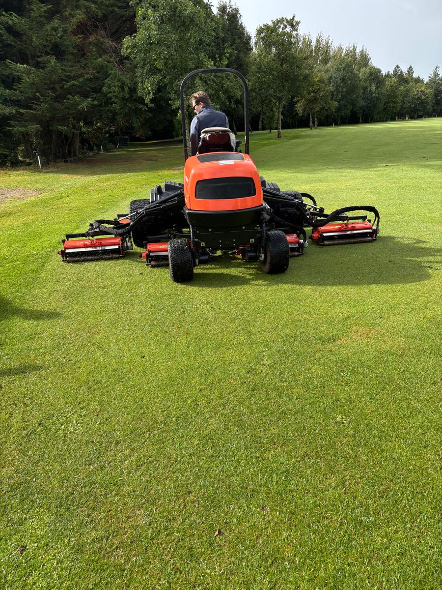 Jack_B_Hanrahan's tweet image. Delighted to get add a 7 unit fairway mower to the fleet. It will take a while to get used to the width! @GeaneyL @FergalInfo @JacobsenTurf