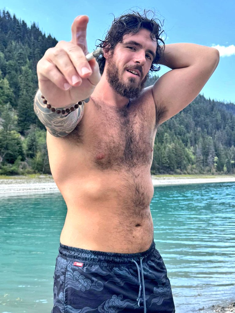 Come here boy, im going to ash my spliff right in your mouth 😈