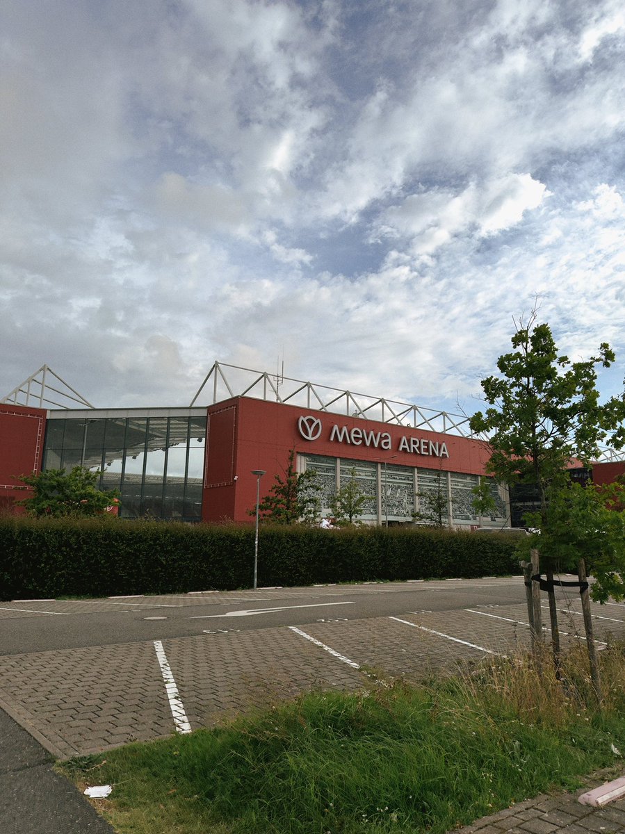 Einen wunderschönen guten Abend meine lieben 05er*innen❤️🤍💛