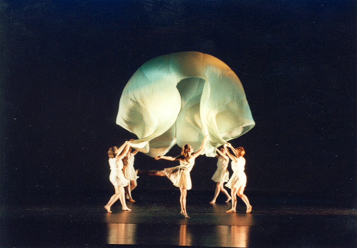 #ThrowbackThursday to dance in the 90s! From the costumes to the choreography, these moments still shine. Were you part of these performances? Share your memories below!