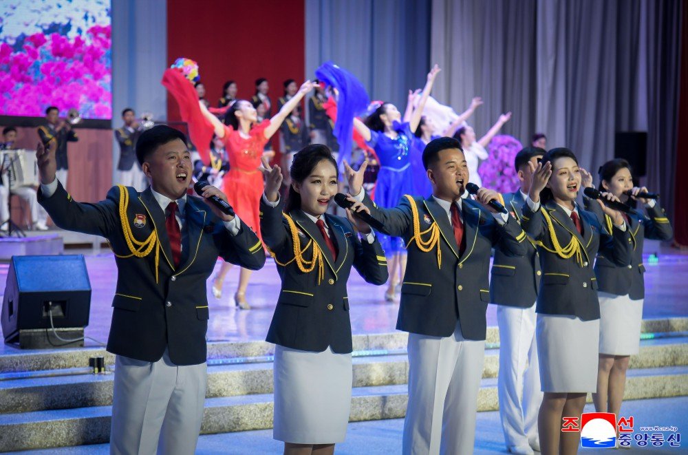 UK_KFL's tweet photo. Performance Given by Artistic Information Team of Central Committee of Socialist Patriotic Youth League https://t.co/1bUh2x433w
