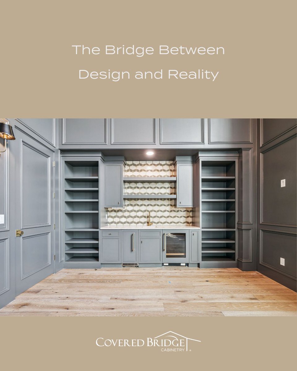 CoveredBridge_'s tweet image. The details make the difference. Custom built-ins and wall paneling frame our Hudson style, painted inset cabinetry for a bar that feels both stylish and inviting.
Designed by Holly Rudd from Blu Cabinets, Freeport, FL