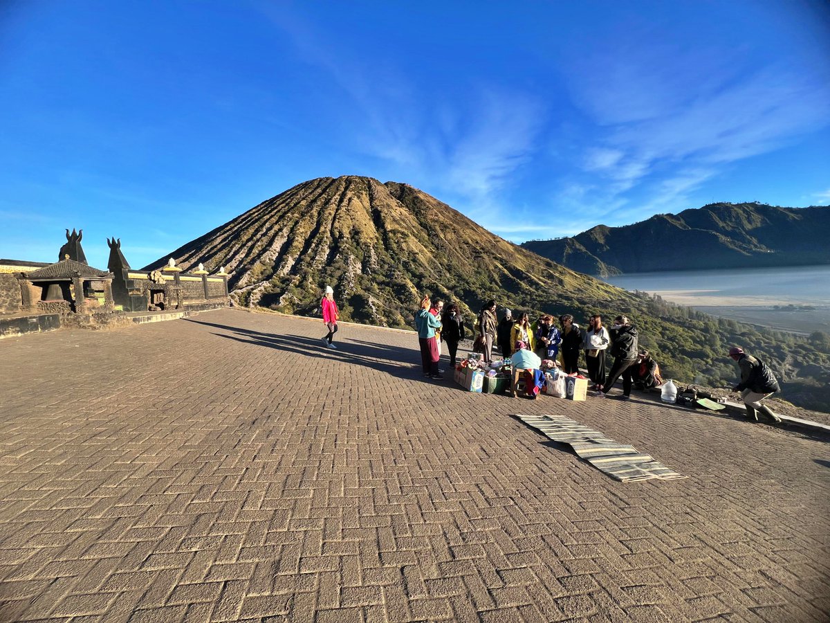 JogjaExplore's tweet image. Grand Java Tour 11 Days to Jakarta - Bromo - Ijen, will take you across Java's most iconic landscapes. The tour is designed to perfectly blend the city's hustle and bustle, rich culture, and stunning volcanic beauty.
jogjaexplore-tours.com/jakarta-jogja-…
#jakartabromo #jogjabromo #javatour