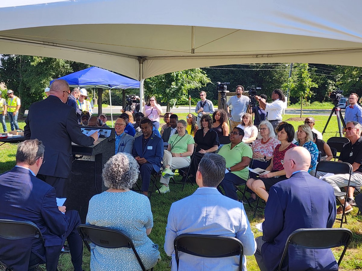 nchousingbuilds's tweet image. On Aug 18 we joined partners in Greensboro for the groundbreaking of Oakwood Park, the second development this year supported by SHARP funds. 

The community will provide 16 permanent supportive homes for families facing #homelessness or #housinginsecurity.