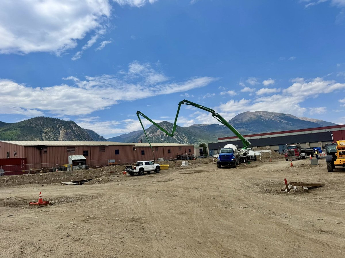 The Brundage-Bone team had a great time this week pumping for the new Summit Stage in Frisco, CO! The reach of the Putzmeister 47M 5-section boom pump was ideal to place the concrete, and a big shoutout to JHL Constructors for bringing us on board for this awesome project.