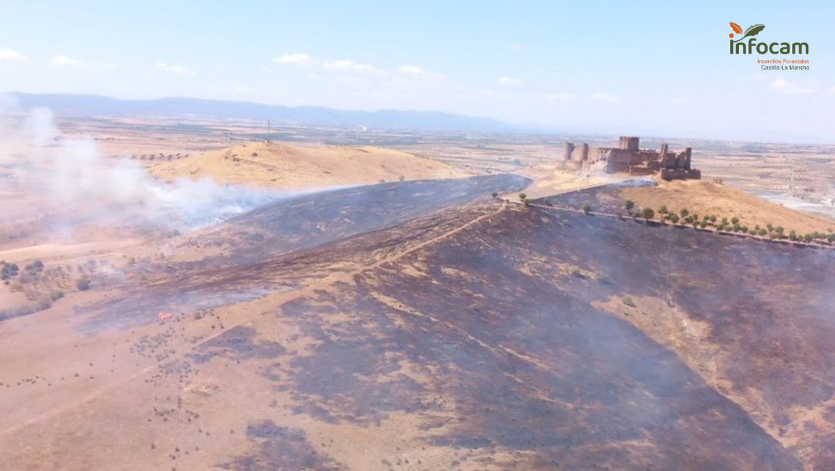 🔥 ACTIVO #IFAlmonaciddeToledo en #Toledo. En la zona, #INFOCAM de <a href="/gobjccm/">Gobierno de Castilla-La Mancha</a> con:
🚁 1 aéreo
🚚 5 medios terrestres
👥 23 efectivos #BBFF #AAMM

Contra los #IIFF #ActuaresProteger
ℹ️goo.su/61BC