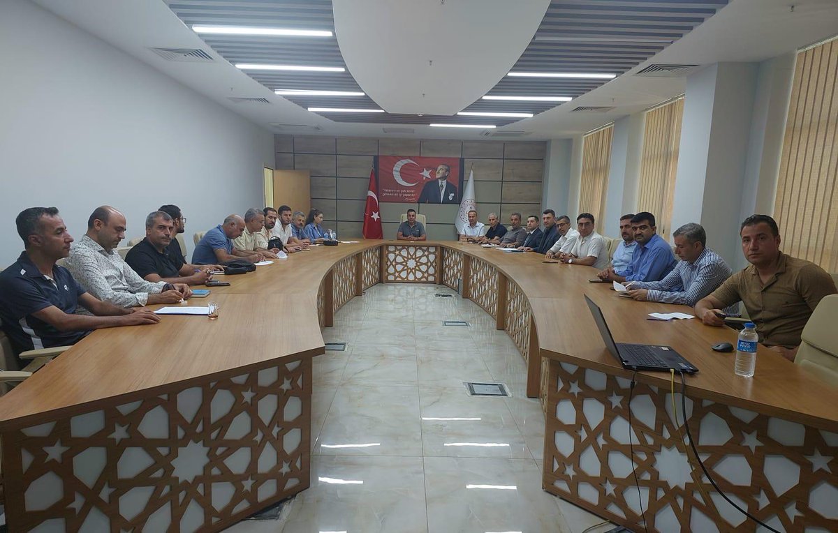Şanlıurfa İl Milli Eğitim Müdürlüğü İş Sağlığı ve Güvenliği Birimi tarafından;  İl Milli Eğitim Müd.Yrd. M.Necat MELİK başkanlığında, İl ve İlçe İSG birim koordinatörleri ile uzmanların katılımıyla toplantı gerçekleştirildi.

Toplantıda, 2025-2026 Eğitim-Öğretim yılı sürecinde