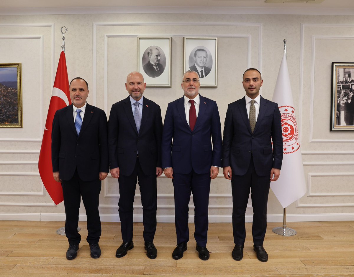 Süleyman Soylu (@suleymansoylu) on Twitter photo Bugün Çalışma ve Sosyal Güvenlik Bakanımız kıymetli hocamız Prof. Dr. <a href="/isikhanvedat/">Prof. Dr. Vedat Işıkhan</a>’ı ziyaret ettik.
Gaziosmanpaşa Belediye Başkan Vekilimiz <a href="/eraykaradeniz/">Eray Karadeniz</a> ve İlçe Başkanımız <a href="/FatihAydemirGOP/">Fatih Aydemir 🇹🇷</a> ile birlikte gerçekleştirdiğimiz bu ziyarette, Sayın Bakanımızın bizlere göstermiş Bugün Çalışma ve Sosyal Güvenlik Bakanımız kıymetli hocamız Prof. Dr. <a href="/isikhanvedat/">Prof. Dr. Vedat Işıkhan</a>’ı ziyaret ettik.
Gaziosmanpaşa Belediye Başkan Vekilimiz <a href="/eraykaradeniz/">Eray Karadeniz</a> ve İlçe Başkanımız <a href="/FatihAydemirGOP/">Fatih Aydemir 🇹🇷</a> ile birlikte gerçekleştirdiğimiz bu ziyarette, Sayın Bakanımızın bizlere göstermiş