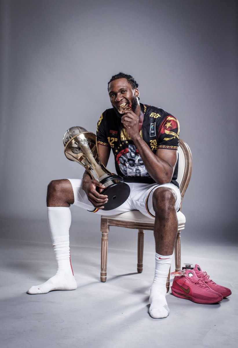 Terrapins247's tweet image. Bruno Fernando and Selton Miguel pose with the trophy after helping Angola win the 2025 FIBA AfroBasket. 

📸: (AfroBasket/X)