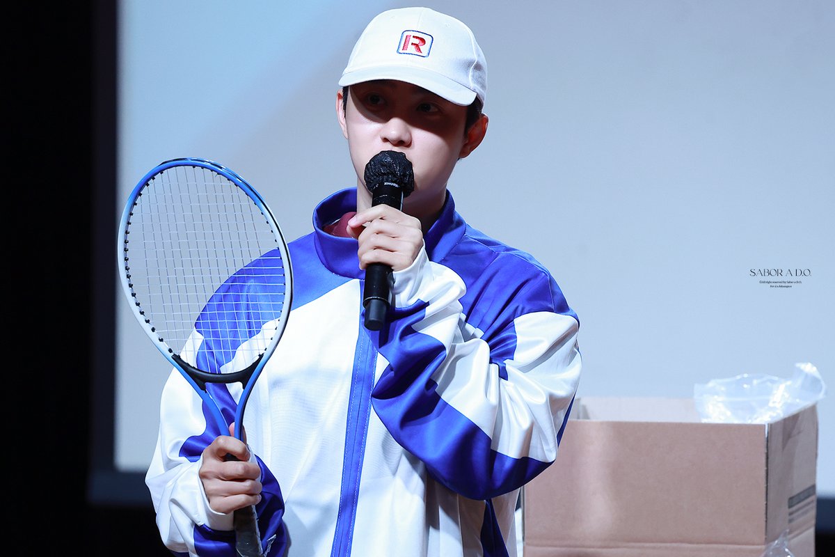 250827  테니스 라켓 잡는 올바른 방법 설명하는 도경수 선배(대학신문 커버(아님

#도경수 #DOHKYUNGSOO #KYUNGSOO #디오 #DO(D.O.) #ドギョンス #都敬秀