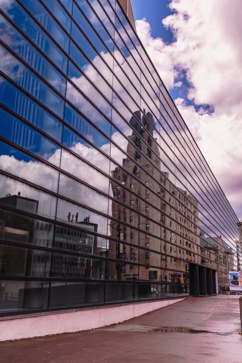 Do you have a favorite building downtown? I am partial to the Times Square Building. Rochester should have embraced more art deco architecture. 

#Rochester #thisisroc #roctopshots 
#artdeco #reflections