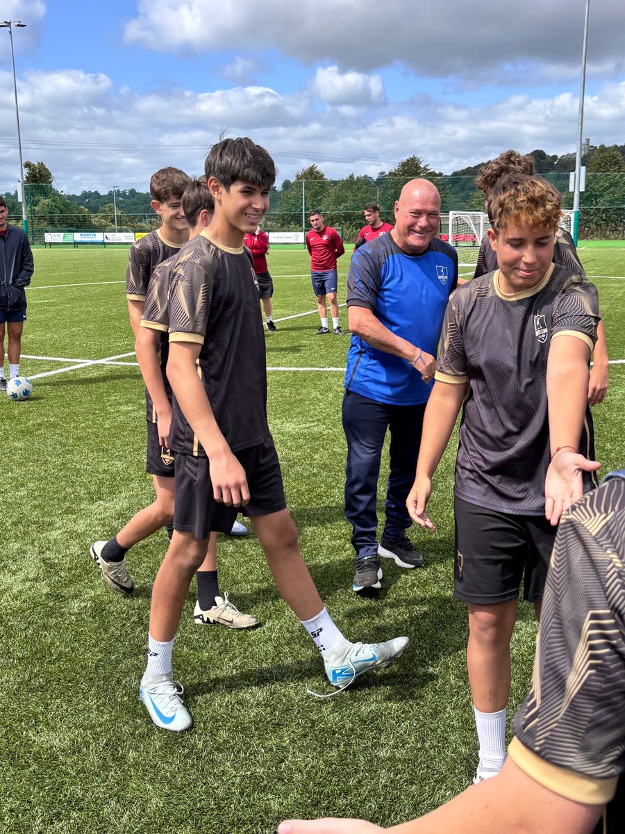 With a #Barça legend ⚽️⚽️

<a href="/FCBmasia/">FC Barcelona - Masia</a> #FAI <a href="/reptracker/">Rep of Ireland Player Tracker</a> <a href="/IFBMedia/">IFB Media</a> <a href="/IrelandFootball/">Ireland Football ⚽️🇮🇪</a> <a href="/FAICork/">FAI Cork</a> <a href="/FAIreland/">FAIreland</a> <a href="/AcademyCRFC/">Cobh Ramblers Academy</a> <a href="/CorkCityFCAcad/">Cork City FC Academy</a> <a href="/DouglasHall1971/">Douglas Hall AFC/LFC</a>